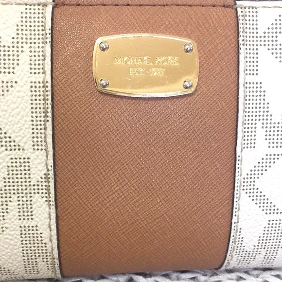 Michael Kors Jet Set Center Stripe Wallet - Picture 2 of 16